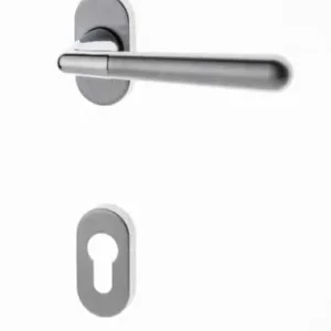 Rechtstreeks Van De Fabrikant Maniglia per porte interne, Ghidini serie Ginevra, con rosetta e bocchetta ovali, foro Yale, in Ottone, finitura Cromo Lucido/Cromo Satinato