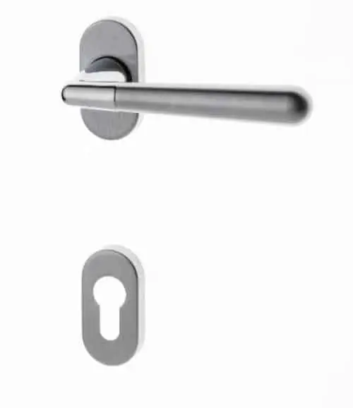 Rechtstreeks Van De Fabrikant Maniglia per porte interne, Ghidini serie Ginevra, con rosetta e bocchetta ovali, foro Yale, in Ottone, finitura Cromo Lucido/Cromo Satinato