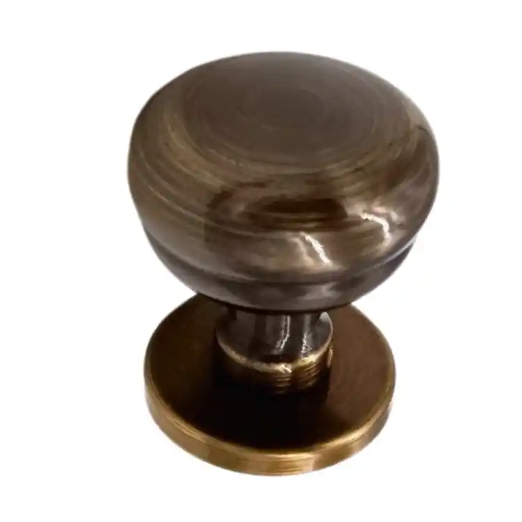 Shop Nu Pomolo tondo Milena Ghidini per porta, versione centroporta, impugnatura diametro 65 mm, Ottone finitura Graffiato Verniciato