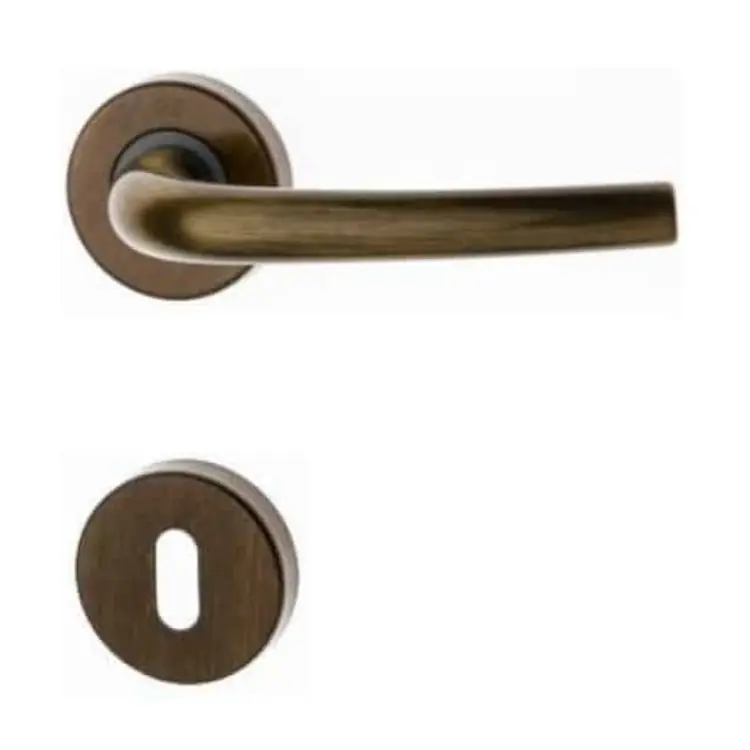Maniglia Milena Ghidini per porta interna, rosetta e bocchetta tonda foro Patent, quadro 8 mm, Ottone finitura Graffiato Verniciato Direct Beschikbaar