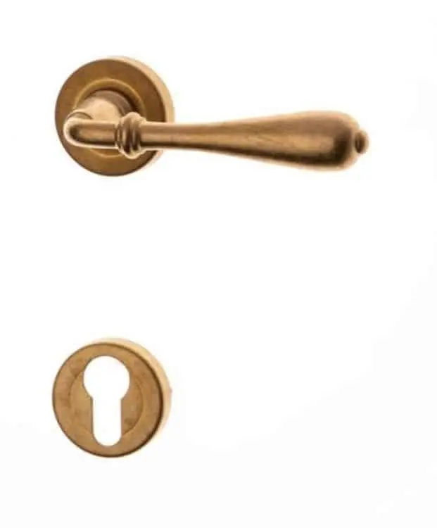 Maniglia Novecento Ghidini per porta interna, rosetta e bocchetta tonda foro Yale, quadro 8 mm, Ottone finitura Anticato Naturale Bestel Nu