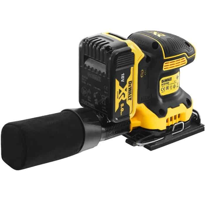 Levigatrice orbitale 1/4 di foglio XR Dewalt con percussione 18 V, 2 batterie XR Litio 18 V 5,0 Ah, motore Brushless Flitsaanbieding
