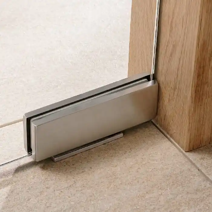 Cerniera inferiore PT10 Universal Light Dormakaba con inserto, per porta in vetro spessore 10-12 mm, finitura Acciaio Inox Satinato Premium