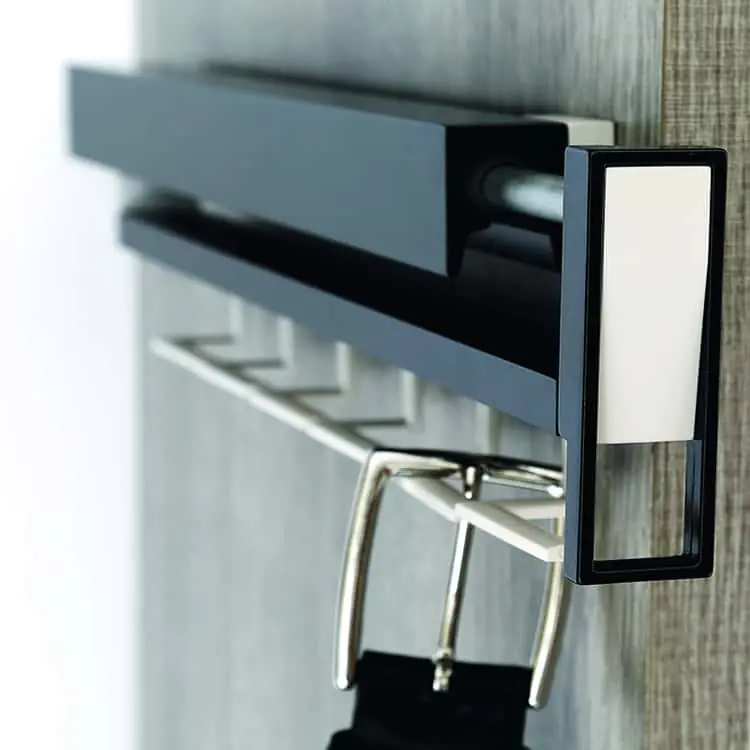 Portacravatte e cinture estraibile per armadi Confalonieri, larghezza 500 mm, in alluminio e metallo pressofuso, finitura Argento Speciale Aanbieding