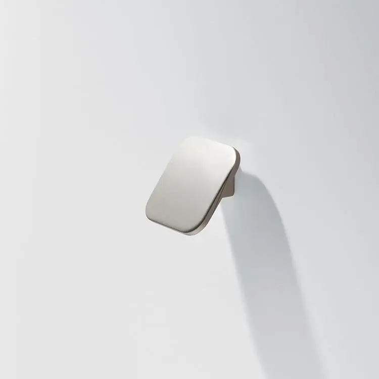 Pomolo per mobili Confalonieri, larghezza 28 mm, lunghezza 24 mm, in metallo pressofuso e finitura Argento Favoriet