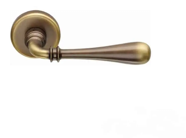 Maniglia per porta Colombo Design serie Ida, con rosetta foro Yale, finitura Bronzo Beperkte Voorraad