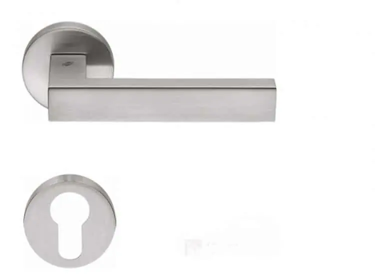 Maniglia per porta, Colombo Design serie Elle, con rosetta BASSA foro Yale, finitura Cromat Koop Online