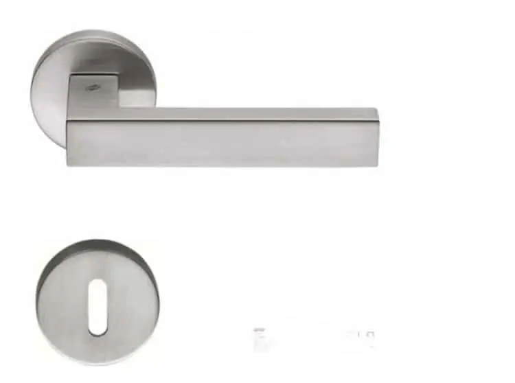 Maniglia per porta, Colombo Design serie Elle, con rosetta BASSA foro Normale, finitura Cromat Gratis Retour
