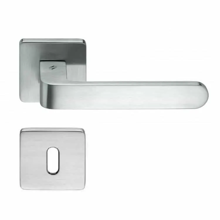 Bestel Nu Maniglia moderna per porta, Colombo Design FEDRA, con rosetta e bocchetta con foro Normale, finitura Cromo Opaco