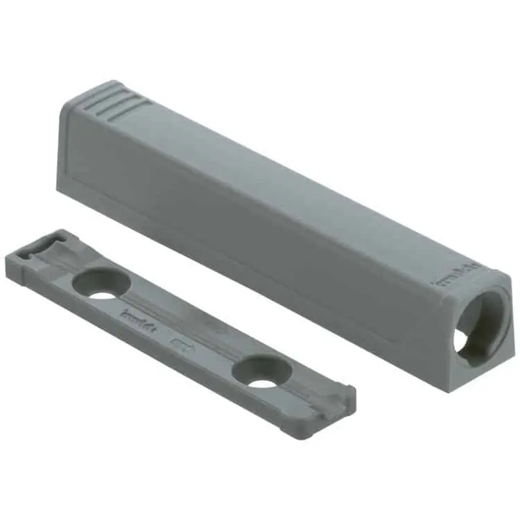 Piastrina di supporto diritta 956A1201 Blum, versione lunga per ante TIP-ON, colore Ral7036 Grigio Platino Weekendaanbieding