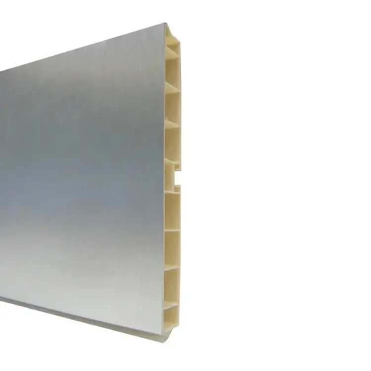 Favoriet Zoccolo 20/25 Volpato per mobile cucina, altezza 150 mm, lunghezza asta 4000 mm, materiale PVC rivestito Alluminio