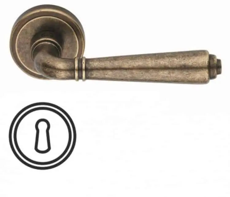 Maniglia per porta Valli e Valli H 1037 serie Teseo, con rosetta e bocchetta tonda, foro Normale, finitura Ottone Anticato Koopje