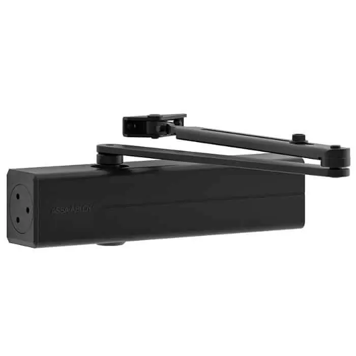 Premium Chiudiporta aereo a cremagliera DC300 Assa Abloy per porta battente, forza di chiusura EN 3-6, braccio a V standard, finitura Nero Ral 9005