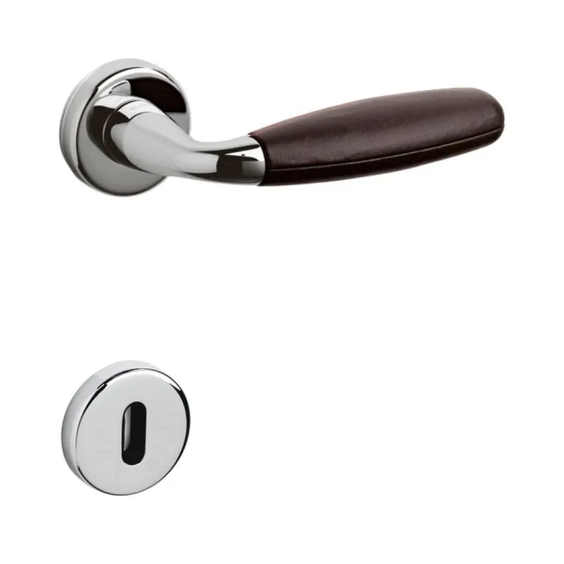 Maniglia Club Olivari per porta, rosetta e bocchetta tonda 47x10 mm, foro Patent, Ottone finitura Cromo Lucido, Pelle Testa di Moro Koop Vandaag