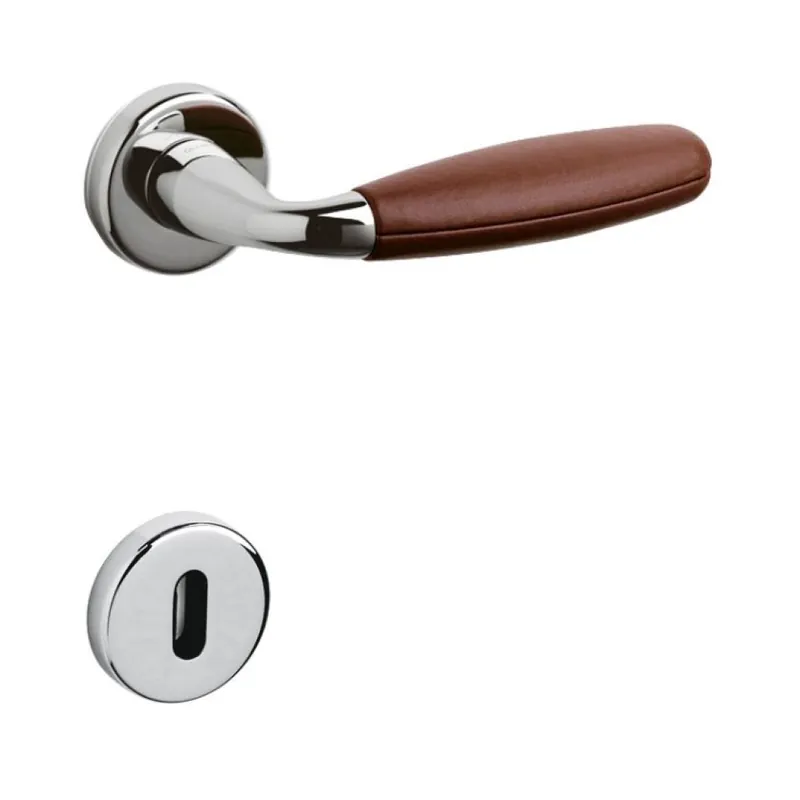 Must-Have Maniglia Club Olivari per porta, rosetta e bocchetta tonda 47x10 mm, foro Patent, Ottone finitura Cromo Lucido, Pelle Marrone
