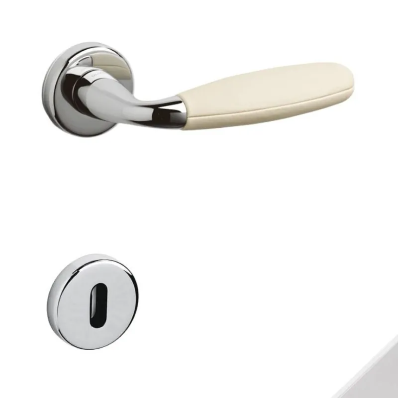 Maniglia Club Olivari per porta, rosetta e bocchetta tonda 47x10 mm, foro Patent, Ottone finitura SuperNichel Satinato, Pelle Avorio Hete Deal
